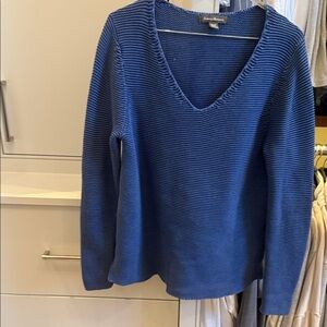 Tommy bahama women’s V-neck sweater size M